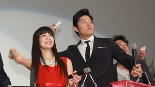 まさかの実写化に原作者もびっくり！『変態仮面』初日は超満員!!　パンティーをかぶったコスプレイヤーも！