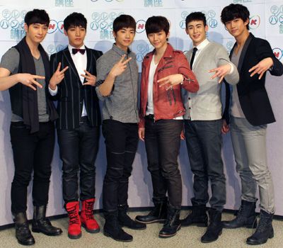 2PM、コンサート写真加工を認めて謝罪…観客数水増しについては否定
