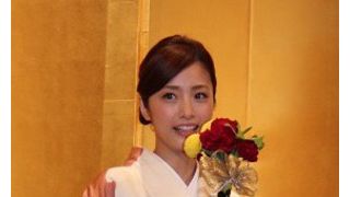 人妻・上戸彩、しっとり和服姿を披露!