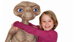 等身大E.T.がいつでもそばに!こだわり満載のフィギュアが登場!