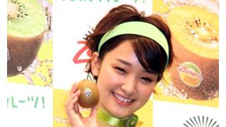 剛力彩芽、新CMで一輪車にトライ！2代目キウイーハニーに決定！