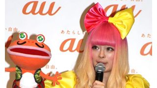 きゃりぱみゅ、au新CMキャラクターに!新曲「のりおとのりこ」を披露!