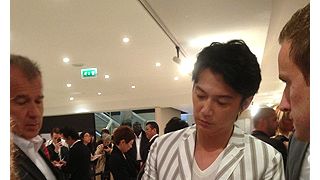 福山雅治、カンヌでサイン攻め!コンペ出品作『そして父になる』記者会見に各国取材陣詰め掛ける