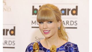 テイラー・スウィフトがアーティスト・オブ・ザ・イヤー！2013年ビルボード・ミュージック・アワード発表！