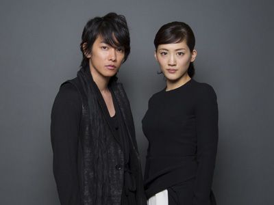 佐藤健 綾瀬はるか 運命は信じる 信じない シネマトゥデイ