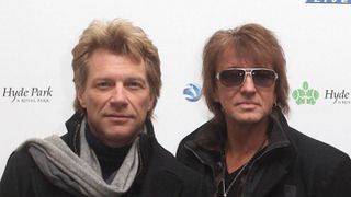 ボン・ジョヴィのツアーから抜けたリッチー・サンボラ、アルコール依存が原因とほのめかしたジョン・ボン・ジョヴィに激怒
