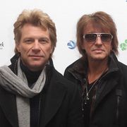 ボン・ジョヴィのツアーから抜けたリッチー・サンボラ、アルコール依存が原因とほのめかしたジョン・ボン・ジョヴィに激怒
