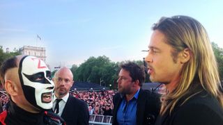 鉄拳、ブラピ最新作のワールドプレミアに！ブラピは「本当にいい人」と感激！