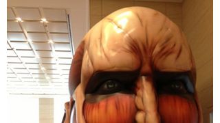 「進撃の巨人」が累計2,000万部突破!講談社で実物大「巨人」頭部を展示