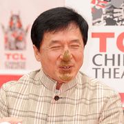 ジャッキー・チェン、チャイニーズ・シアター前に鼻形を残す!