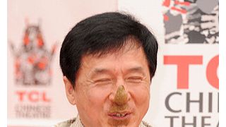 ジャッキー・チェン、チャイニーズ・シアター前に鼻形を残す!