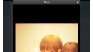 前田敦子、卒業発表の篠田麻里子とツーショット!総選挙会場を訪れる