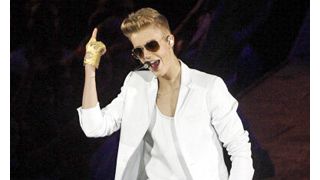 未成年のジャスティン・ビーバー ナイトクラブから追い出される