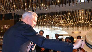 『華麗なるギャツビー』バズ・ラーマン監督が新宿・伊勢丹に参上!