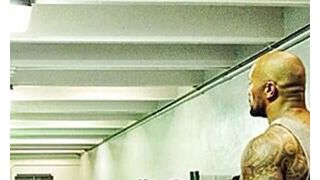 ドウェイン・ジョンソン、刑務所に入っている若者たちを訪問