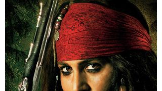 ジョニー・デップ、海賊姿で病院訪問