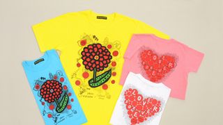 嵐・大野と草間彌生がコラボ!「24時間テレビ」チャリTシャツお披露目
