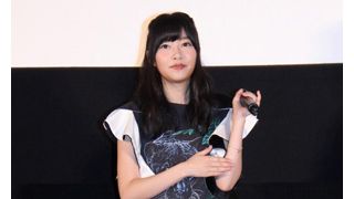 指原莉乃、ナマ美脚を披露!1位仕様のばっちりメイクで登壇!