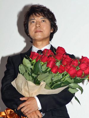 上川隆也、初主演作に赤いバラ！武田真治からの“怪しい告白”に苦笑