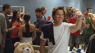 R指定テディベア『テッド』が帰ってくる!客層別2バージョンで限定公開!