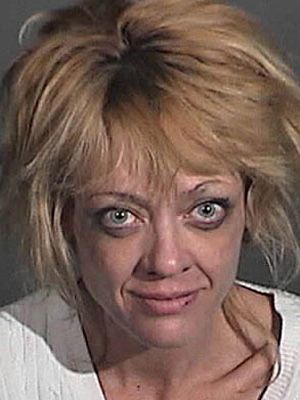 「ザット'70s ショー」のリサ・ロビン・ケリー、酒気帯び運転の疑いで逮捕