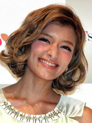 ローラ 父親の詐欺容疑で謝罪 ニュースで知り とてもかなしいです シネマトゥデイ