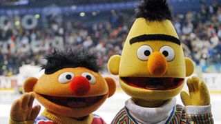 セサミ・ストリートのバートとアーニー 同性婚禁止は違憲との判決を寄り添って祝う