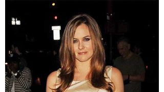 アリシア・シルヴァーストーン ビーガンの母乳シェアリング・サービスを立ち上げ