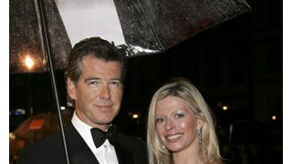 娘を亡くしたピアース・ブロスナン　撮影のためセルビアへ