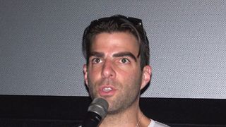 『スター・トレック』のザカリー・クイントが結婚式の裏側を描いた映画をプロデュース！