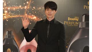 イ・ドンウク、柔軟剤の広告モデルに！黒一色のスーツ姿で登場＜韓国JPICTURES＞