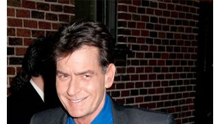 チャーリー・シーン　ネス湖でネッシー探し