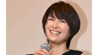 第1子妊娠中の吉瀬美智子、猿の人形で育児イメトレ