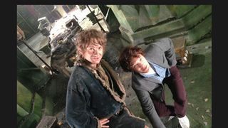 「SHERLOCK(シャーロック)」コンビの『ホビット』オフショット公開!ベネディクトがマーティンの足にタッチ!