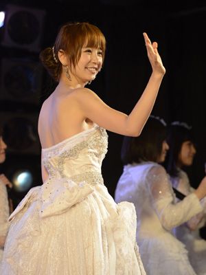 篠田麻里子、涙と笑いでAKB48卒業！新しい自分に向けて前進！