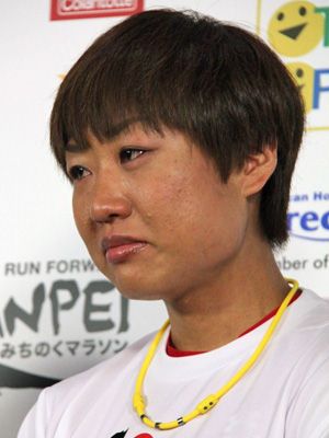 しずちゃん 涙の告別式から一夜 芸人仲間に囲まれ気丈 シネマトゥデイ