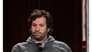 リーヴ・シュレイバーの人気ドラマのEP オンライン・ギャンブルの罪を認めて降板