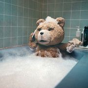R指定テディベアの人気が止まらず!『テッド』3週連続トップ!