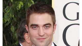 ロバート・パティンソン、警備員をパパラッチと間違えて押しのける