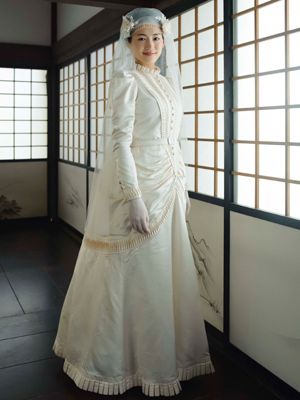 綾瀬はるかの純白ウエディングドレス姿！「八重の桜」の挙式写真を初公開