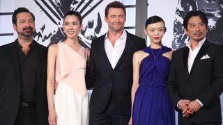 ヒュー・ジャックマン、真田広之の演技を絶賛!日本人キャストと共にジャパンプレミアに登場