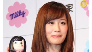 あっちゃん、キュートな“ペコ顔”披露!不二家の新イメージキャラクターに