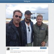 シュワルツェネッガー、ハリソン・フォードと奇跡の記念ショットを公開!