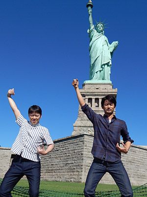 阿部サダヲと竹野内豊、ニューヨーク・自由の女神前でわき毛ボーボーダンス！