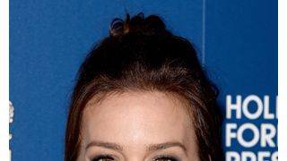 「コバート・アフェア」のパイパー・ペラーボ、婚約