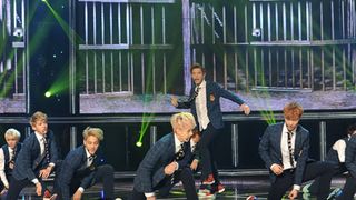 EXO、快進撃!「SHOW CHAMPION」のチャンピオンソングに<韓国JPICTURES>