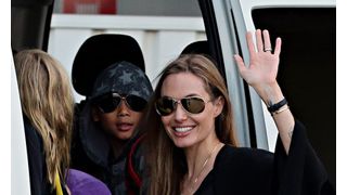 アンジー、乳房切除手術の記念?18個目のタトゥーを入れる