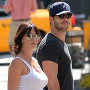 妊娠6か月のジェニファー・ラヴ・ヒューイット、婚約者がパパラッチともみ合いに