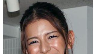 スザンヌ、妊娠6か月のビキニショット公開　おなかぽっこり！