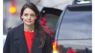 腕を骨折したケイティ・ホームズとトム・クルーズの愛娘 新しいギブスにママからのメッセージ